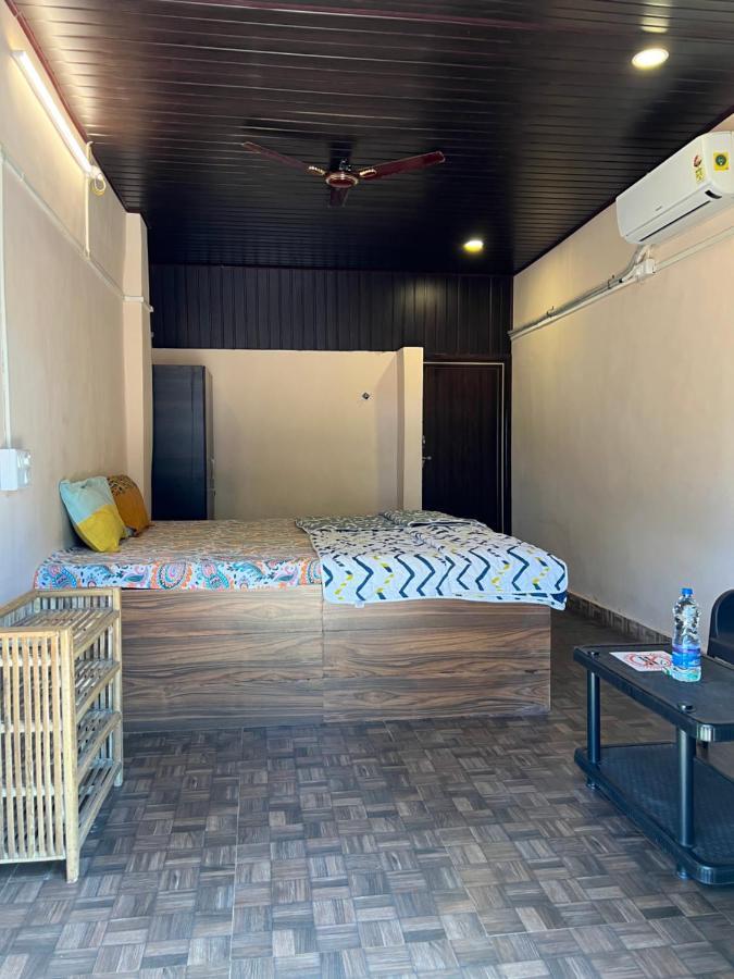Blue Lagoon Beach Resort Gokarna  Rom bilde